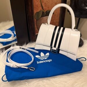 🎀Balenciaga x Adidas Limited Edition crossbody Bag🎀